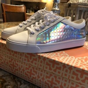 Gianni Bini Sneakers silver and white  size 8